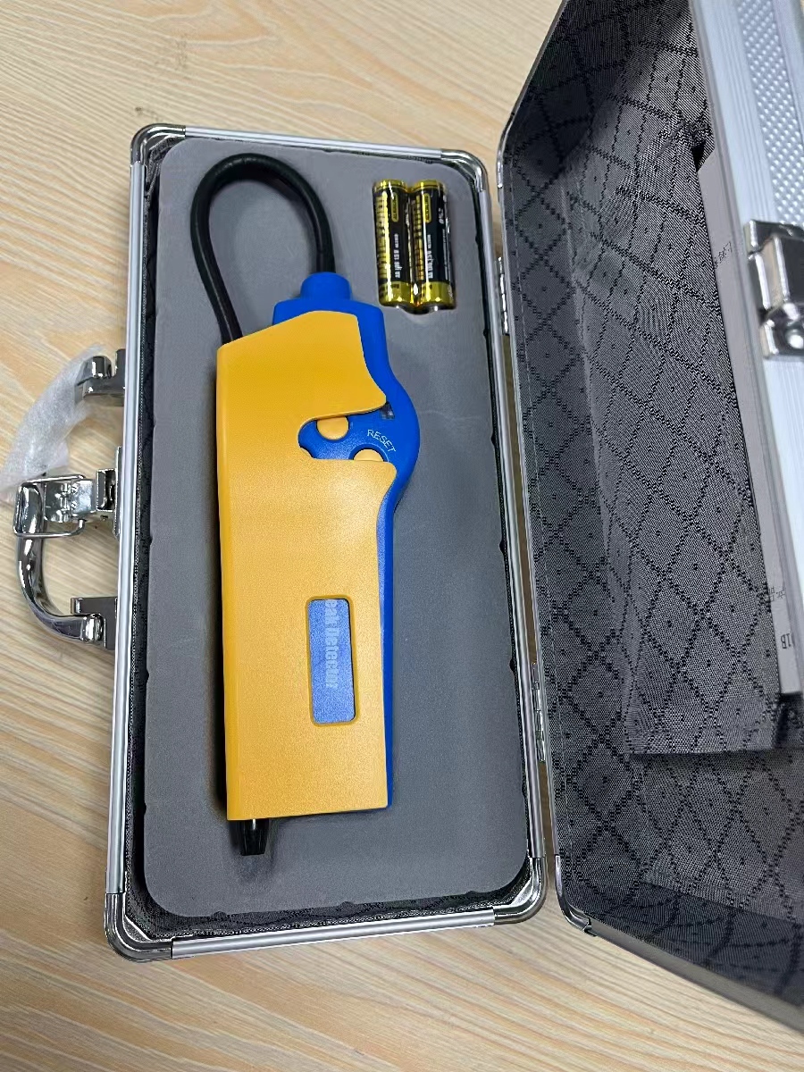 SF6 leak detector kit with case and batteries